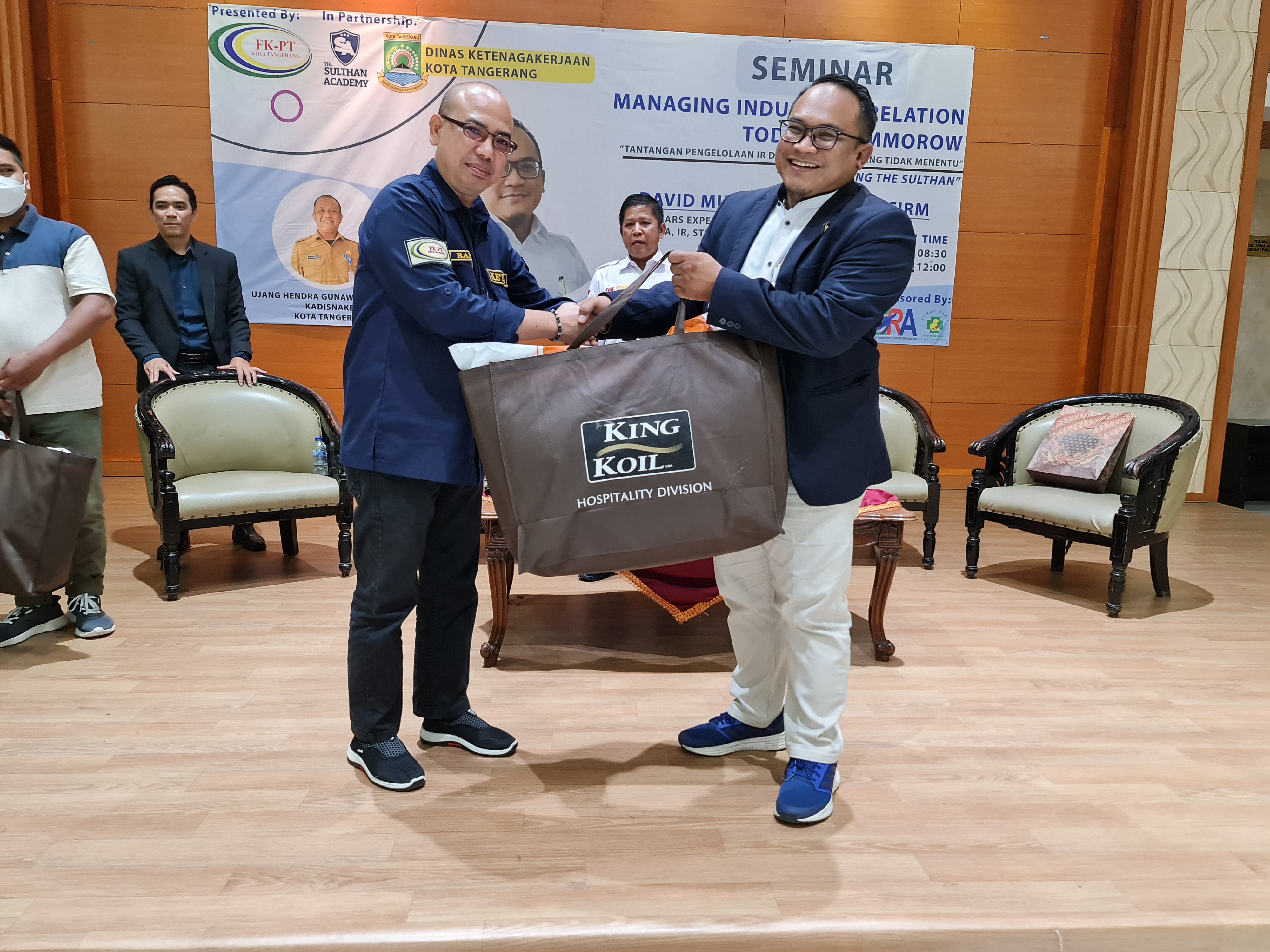 Foto galeri Seminar Managing Industrial Relation (17 Desember 2022)