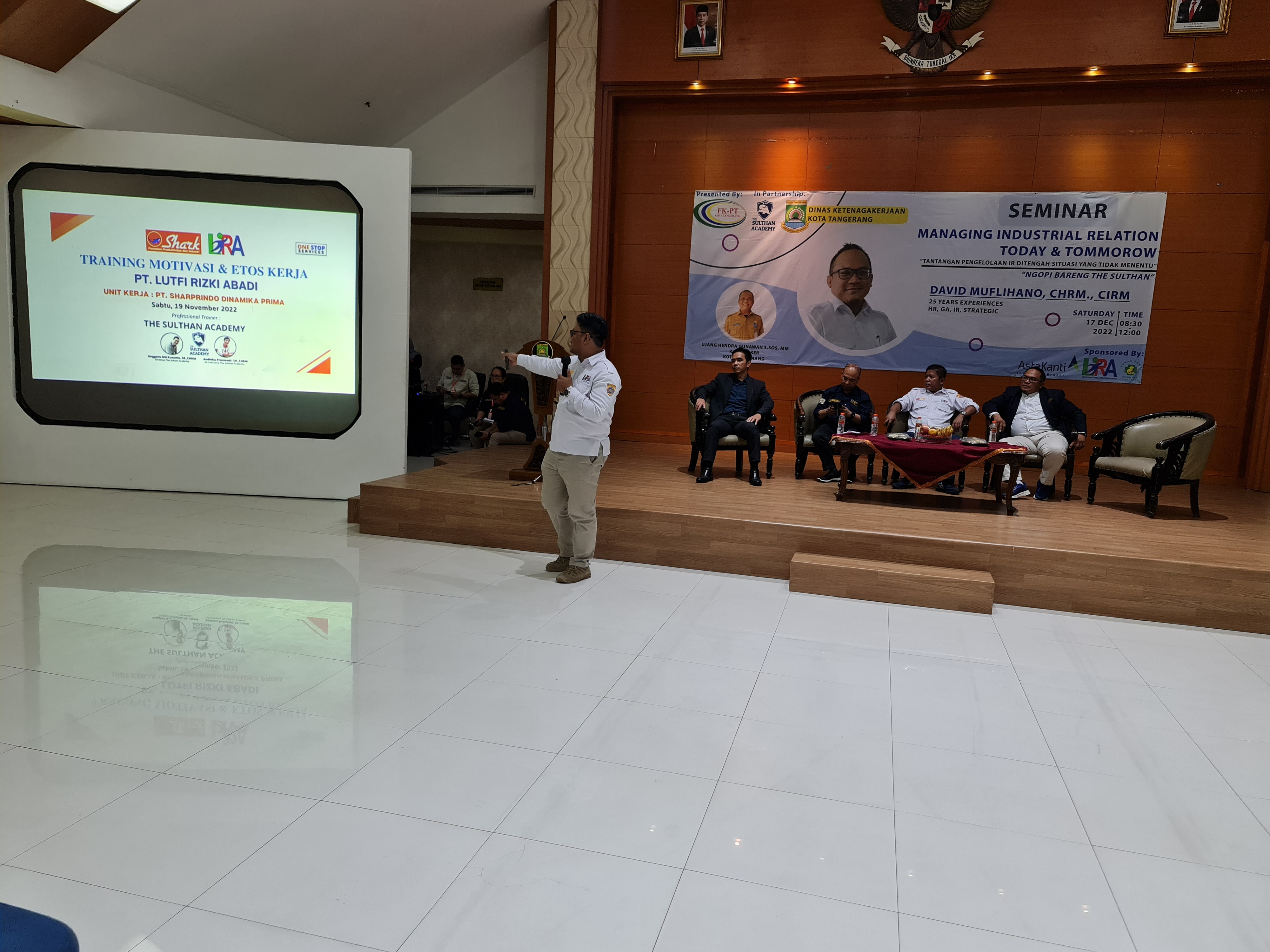 Foto galeri Seminar Managing Industrial Relation (17 Desember 2022)