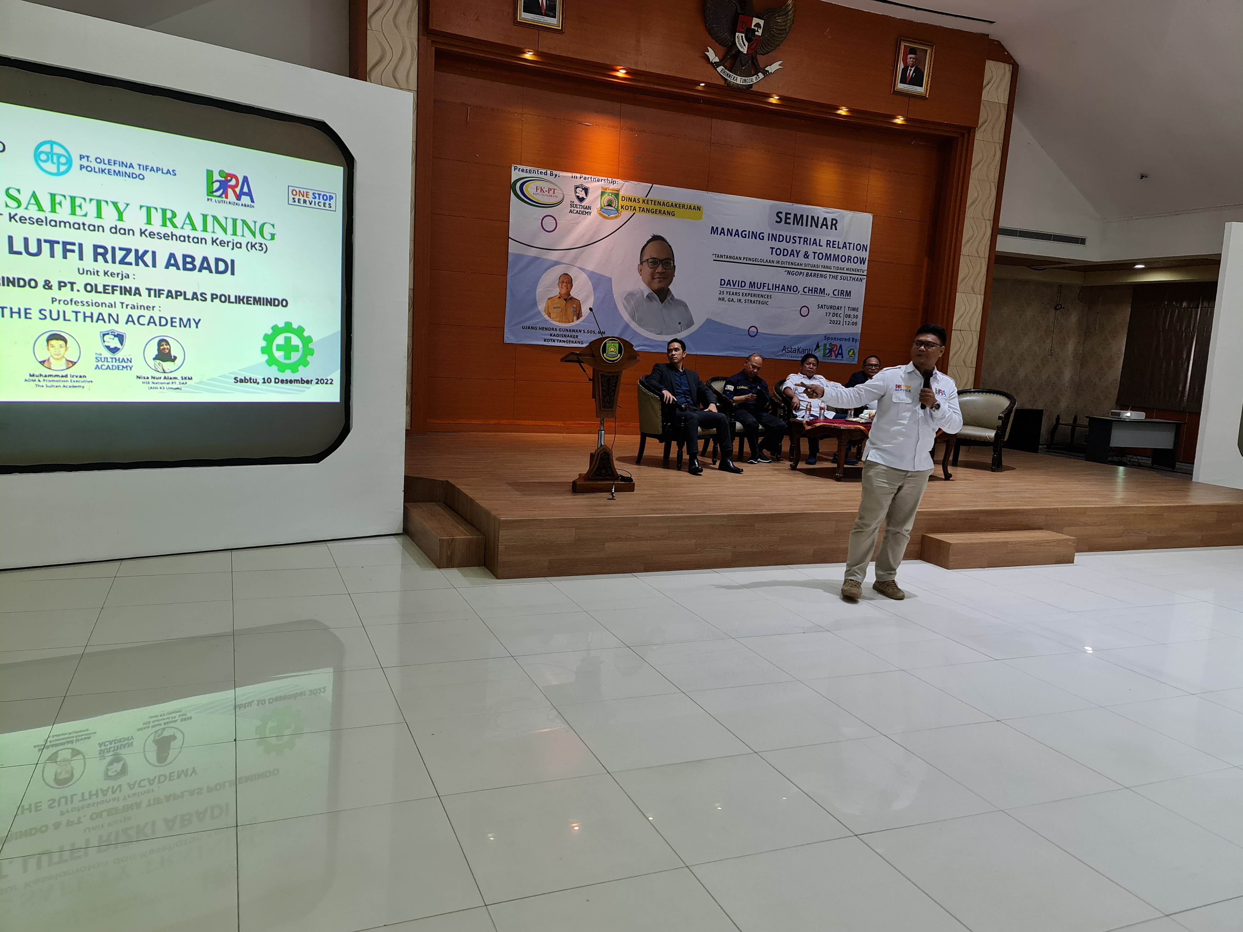 Foto galeri Seminar Managing Industrial Relation (17 Desember 2022)